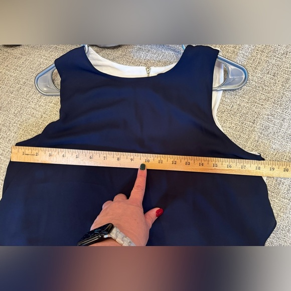 White House Black Market Navy White Asymmetrical Sleeveless Top Sz M - Picture 10 of 10
